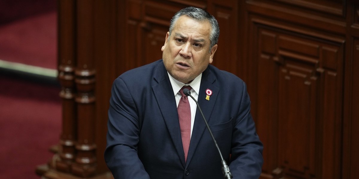Gustavo Adrianzén in parlamento nel 2024 (AP Photo/Martin Mejia)