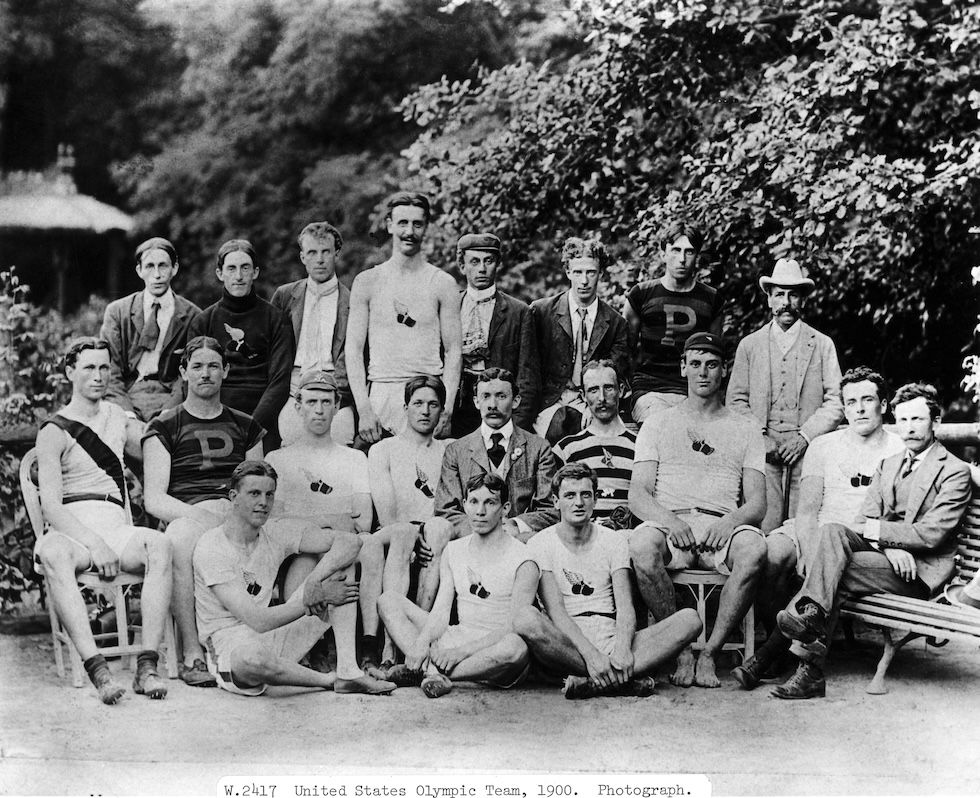 Gli statunitensi che parteciparono agli eventi di atletica leggera alle Olimpiadi di Parigi del 1900 nel parco Bois de Boulogne (Bettmann/Getty Images)