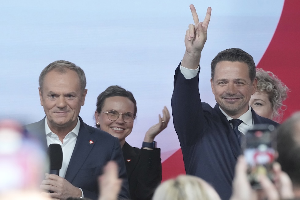 Donald Tusk insieme al candidato del suo partito, Rafał Trzaskowski, in occasione della sua nomina, a Varsavia lo scorso 23 novembre 