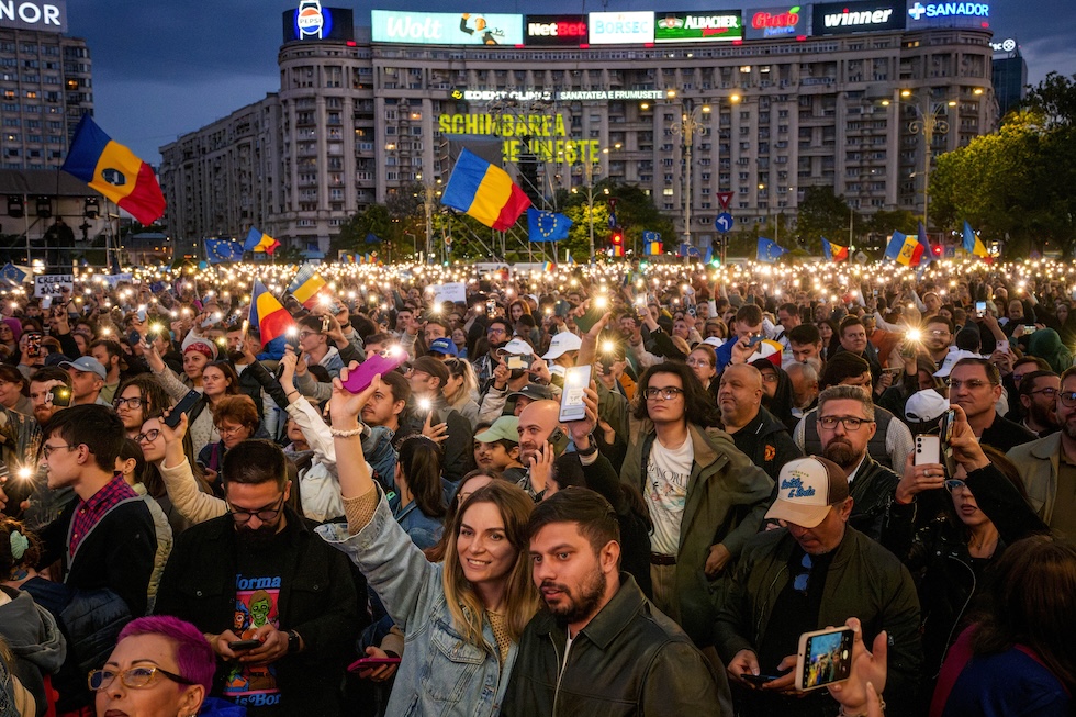 Il pubblico del comizio di Dan dell'11 maggio, a Bucarest
