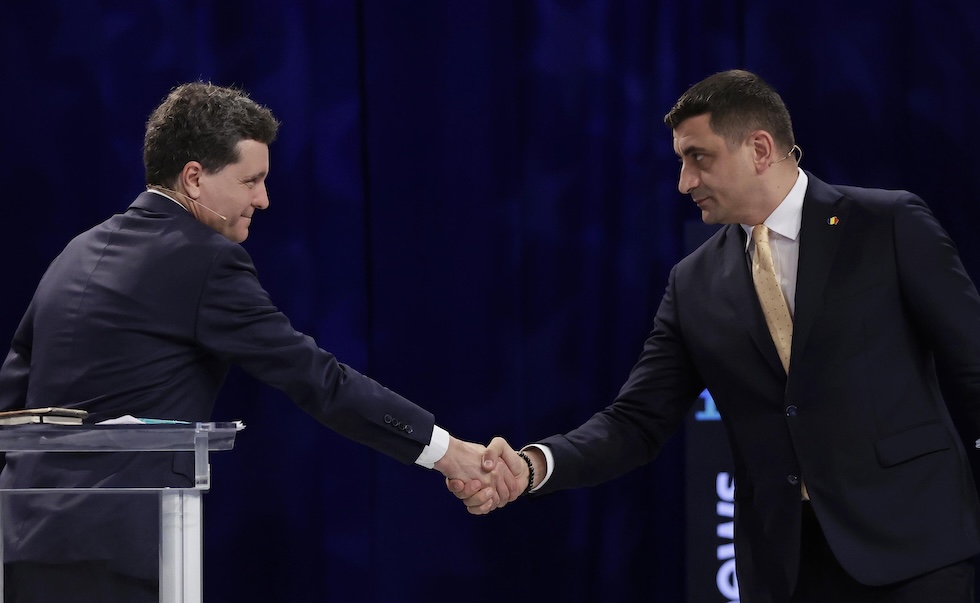 Nicușor Dan e George Simion durante uno dei rari confronti televisivi a cui si sono presentanti entrambi, l'8 maggio