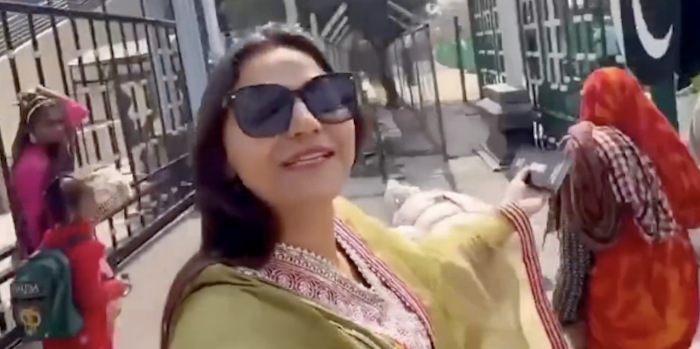 Jyoti Malhotra in uno dei suoi video, prima che i suoi account venissero chiusi (@travelwithjo1 / Instagram)
