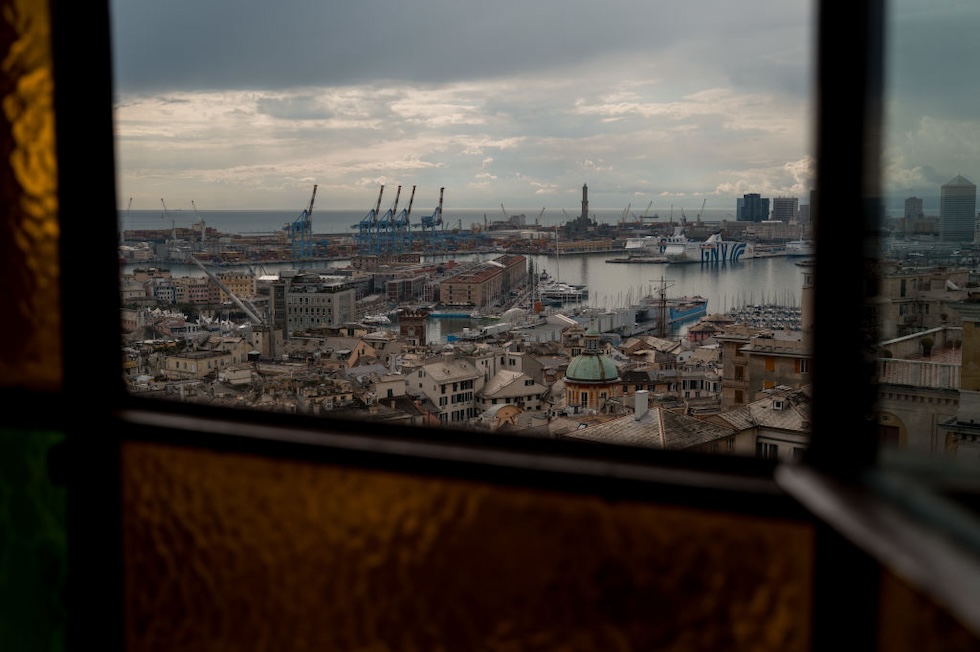 Una veduta del porto di Genova