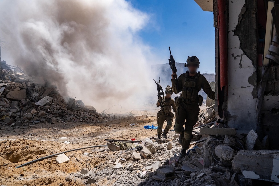 Soldati israeliani durante un'operazione nella Striscia di Gaza, il 19 maggio