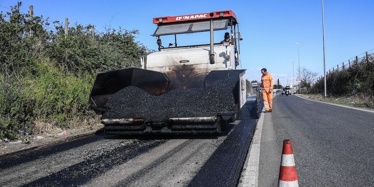 Cinque persone sono state arrestate per una grossa inchiesta per corruzione sugli appalti pubblici a Roma