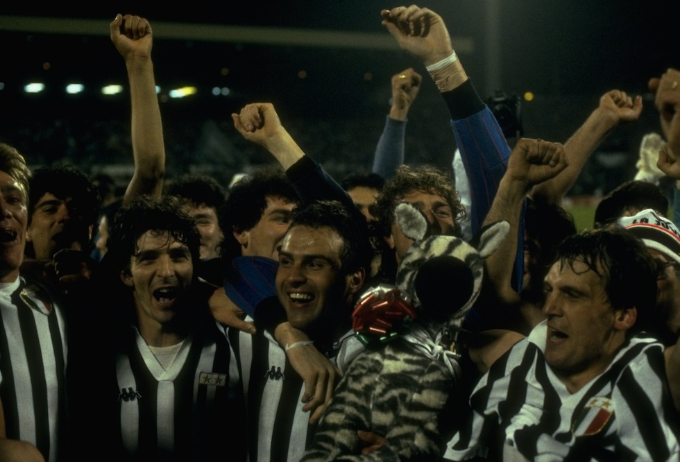 I giocatori della Juventus festeggiano dopo aver vinto la Coppa dei Campioni, 29 maggio 1985 (David Cannon/Allsport)