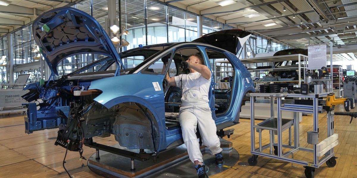 20mila lavoratori hanno accettato di lasciare Volkswagen nei prossimi anni: è un primo passo nel piano dell’azienda per ridurre i costi