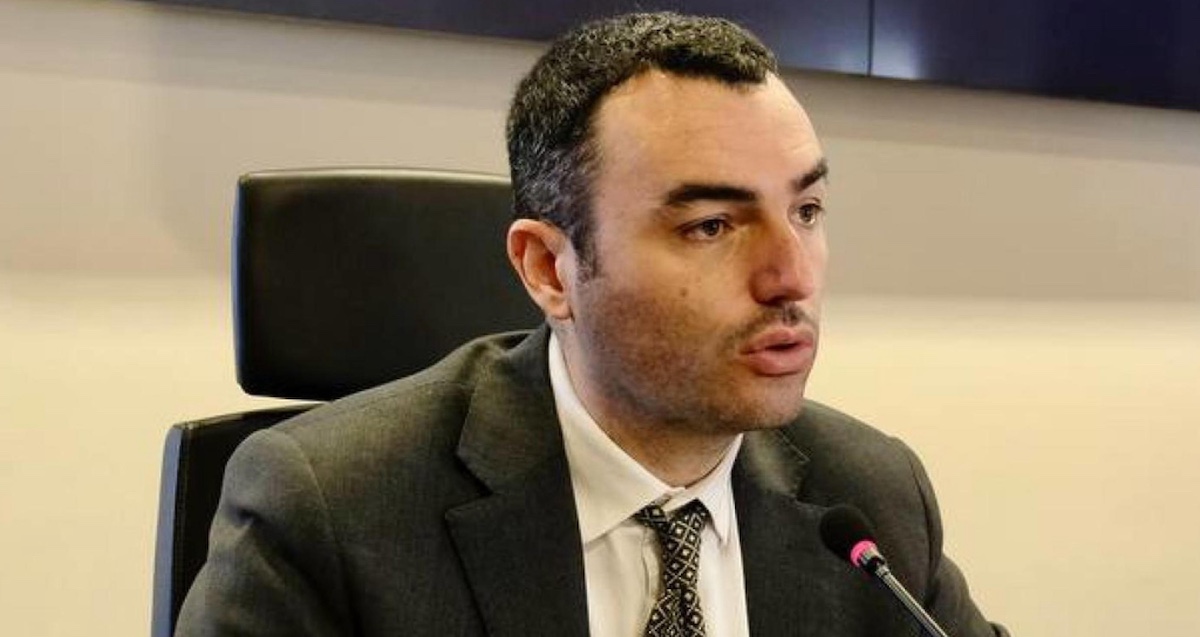 L'assessore pugliese Alessandro Delli Noci è indagato per corruzione e gestione illecita dei fondi regionali