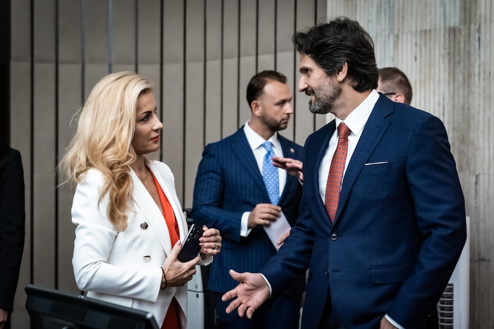 Martina Šimkovičová col viceprimo ministro Robert Kaliňák, durante una riunione del governo del maggio 2024