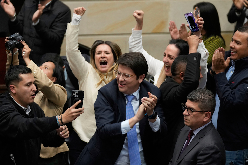 Miguel Uribe, al centro, in una foto del maggio 2025