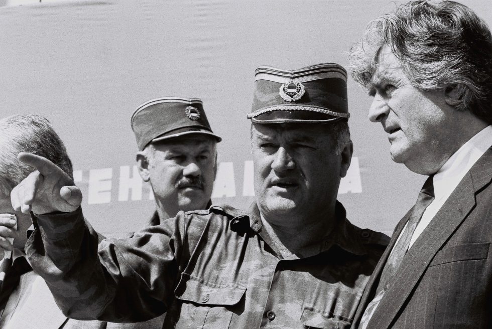 Ratko Mladić insieme a Radovan Karadžić nel 1994