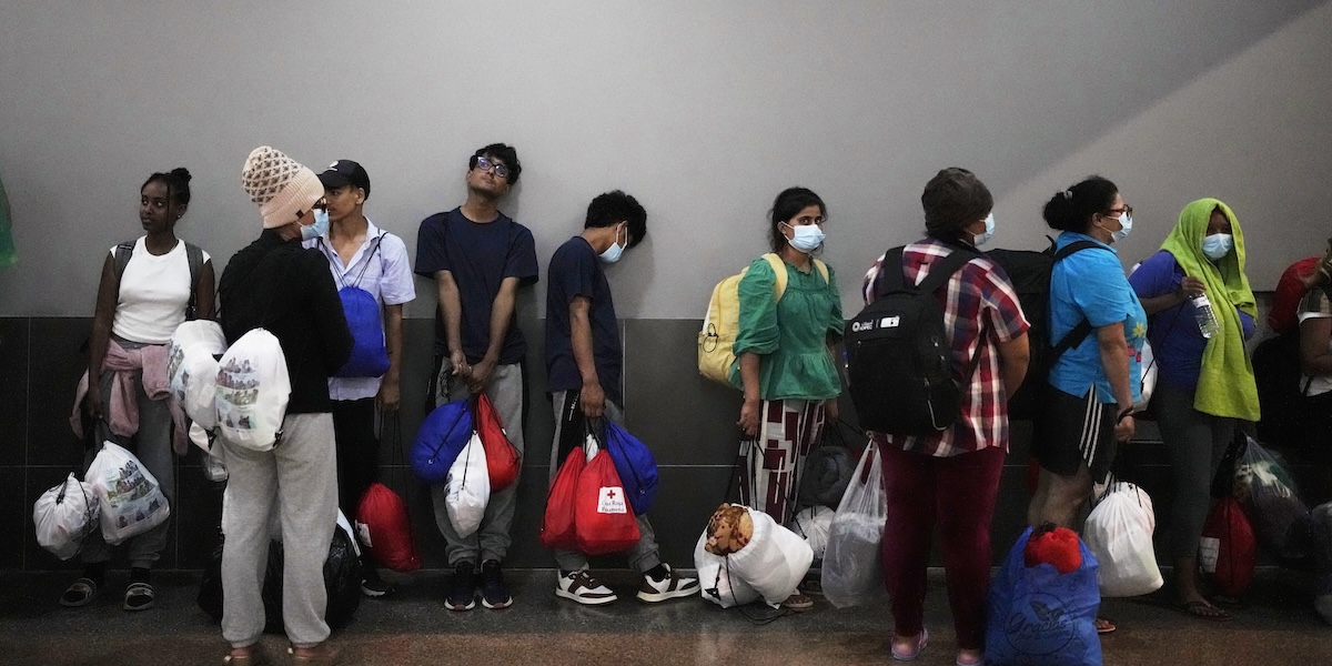 Per la Corte Suprema degli Stati Uniti l’amministrazione Trump potrà riprendere le espulsioni verso paesi terzi