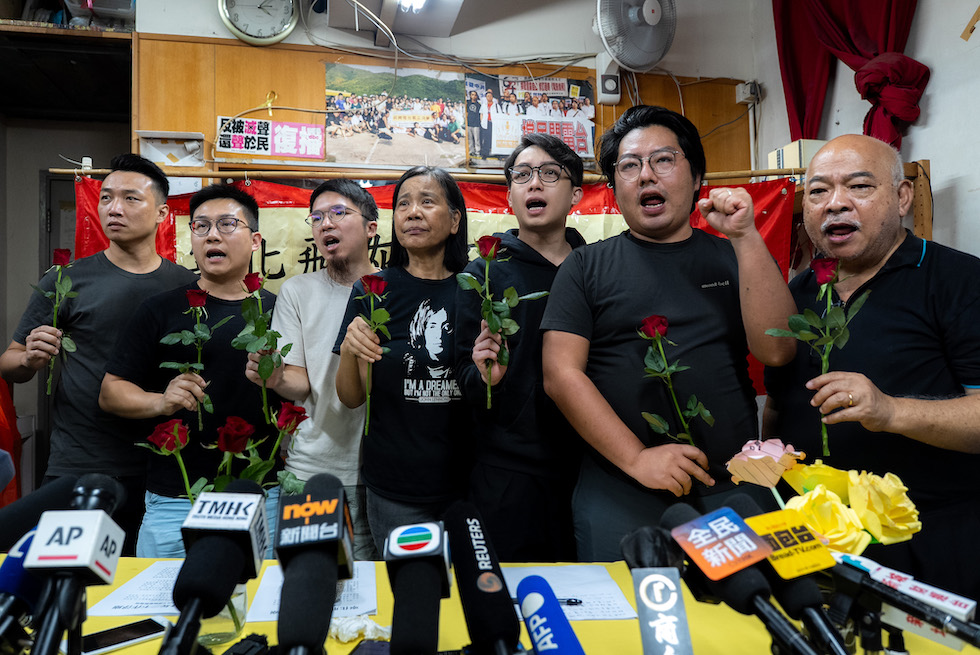 I dirigenti della Lega dei Socialdemocratici annunciano la chiusura del partito, 29 giugno 2025