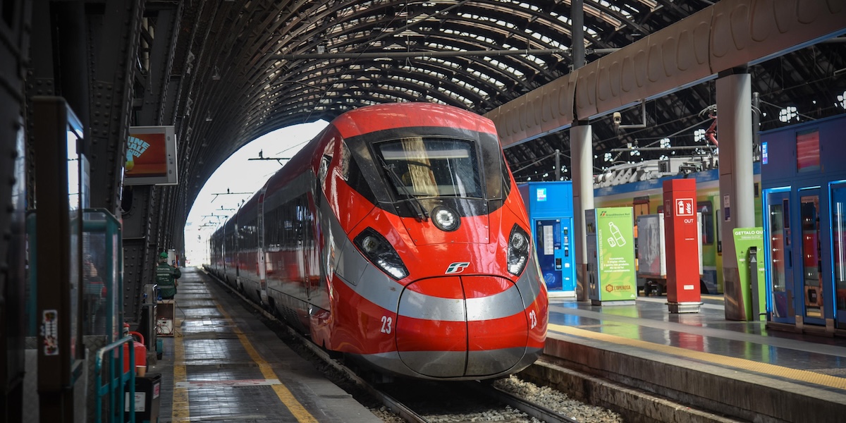 I treni tra Milano e Parigi sono stati sospesi per i danni provocati da un forte temporale in Francia