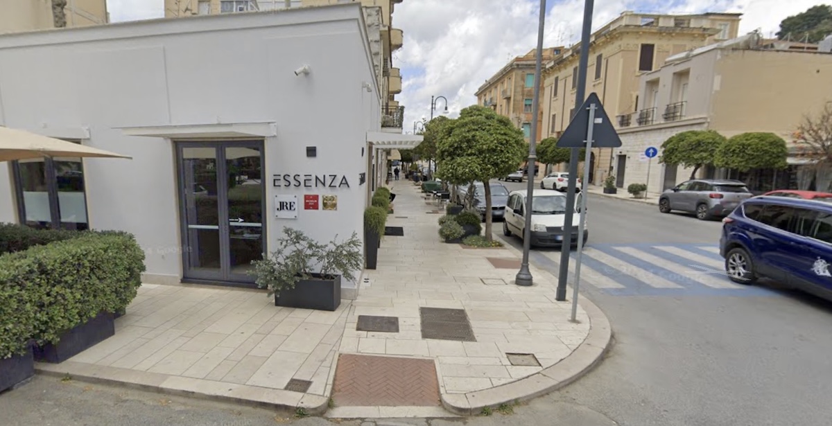 È crollato il soffitto di un ristorante di Terracina, in provincia di Latina: una persona è morta