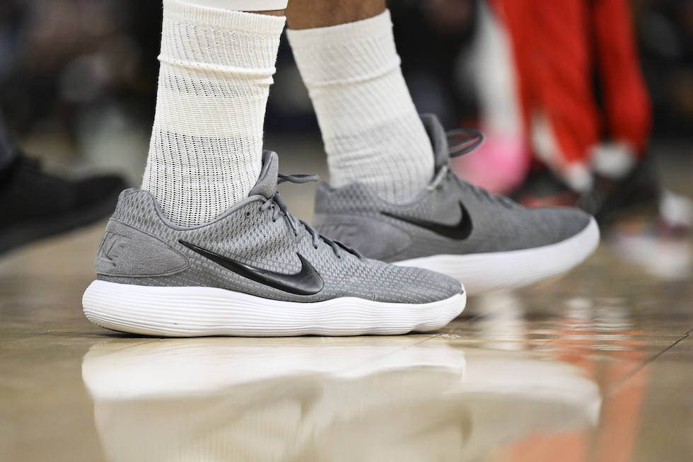 Delle scarpe basse in NBA (Eakin Howard/Getty Images)