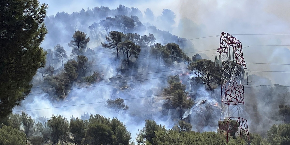 A Marsiglia un incendio ha causato la chiusura dell’aeroporto