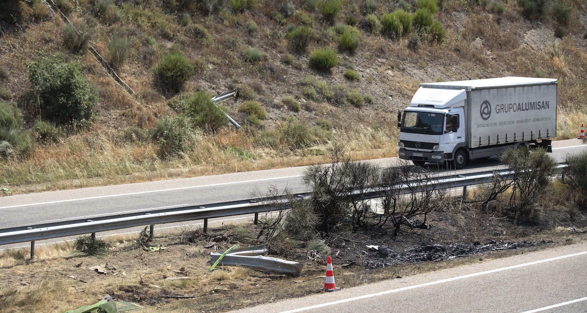 Un rapporto della polizia sostiene che la velocità eccessiva e lo scoppio di uno pneumatico abbiano causato l’incidente di Diogo Jota