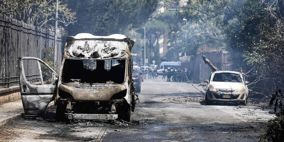 È morta una delle due persone rimaste ferite gravemente nelle esplosioni che avevano distrutto un distributore di benzina a Roma