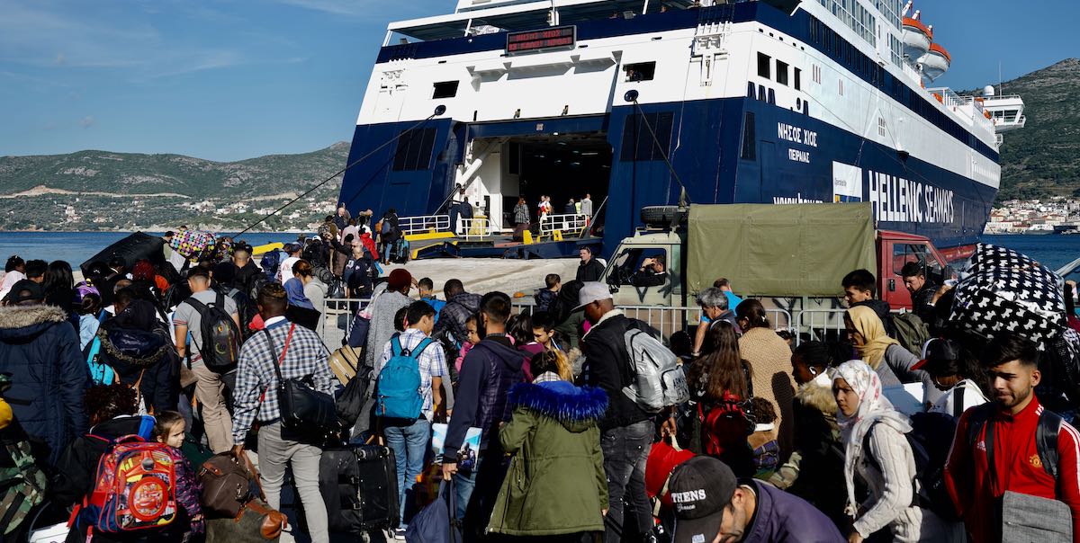La Grecia ha detto che sospenderà per 3 mesi la valutazione delle domande d’asilo dei migranti provenienti dal Nord Africa