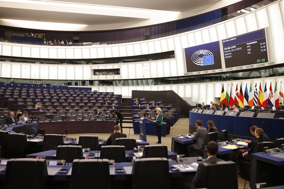 Ursula von der Leyen durante la sessione plenaria del Parlamento Europeo, l'8 luglio a Strasburgo
