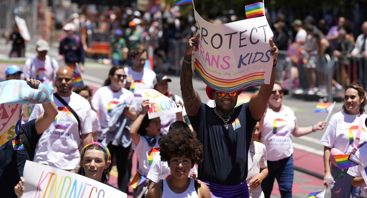 California contro USA: Battaglia Legale per lo Sport Transgender nelle Scuole