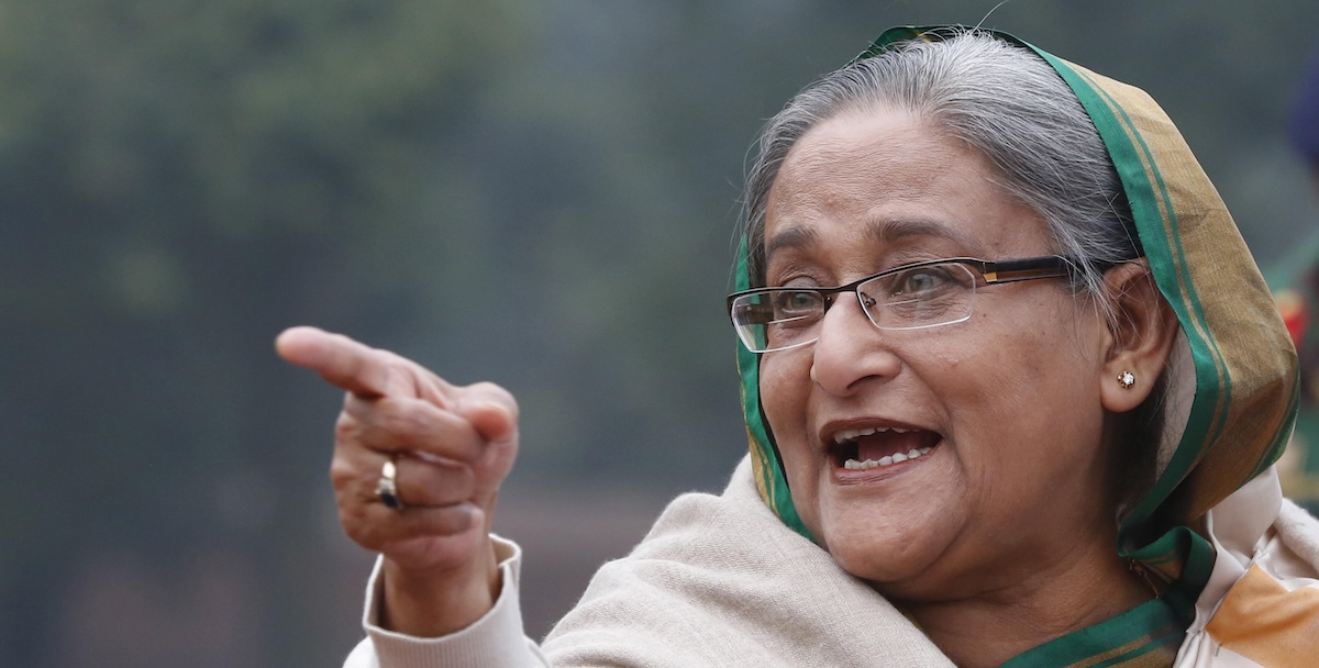 L’ex prima ministra del Bangladesh Sheikh Hasina sarà processata per crimini contro l’umanità