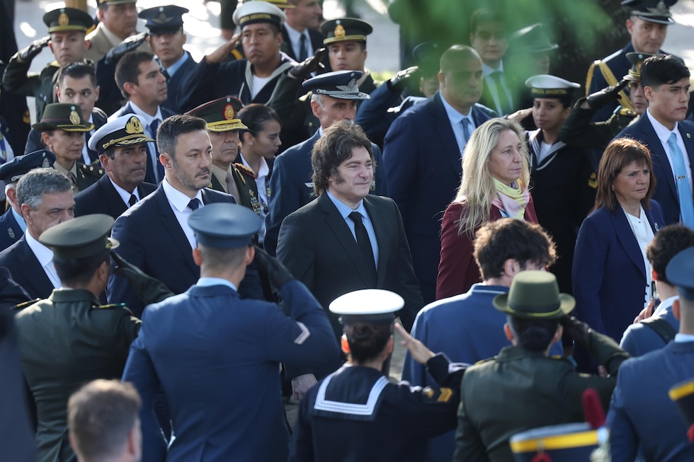 Javier Milei e la segretaria alla presidenza, sua sorella Karina, durante la commemorazione annuale dei caduti, lo scorso 2 aprile a Buenos Aires 