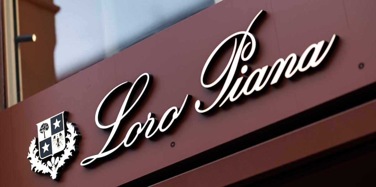 Anche l’azienda di abbigliamento Loro Piana sarà messa in amministrazione giudiziaria per un’indagine sullo sfruttamento dei lavoratori