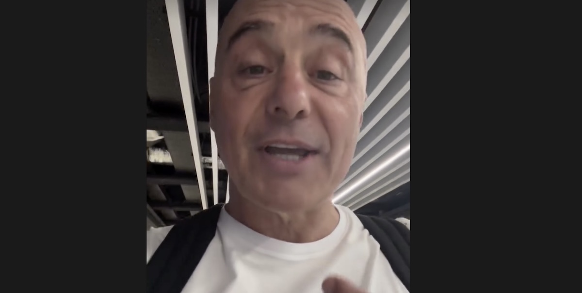 Leggi l'articolo: L’attore Luca Zingaretti sulla moglie del ministro Urso che ha saltato la fila all’aeroporto con la scorta