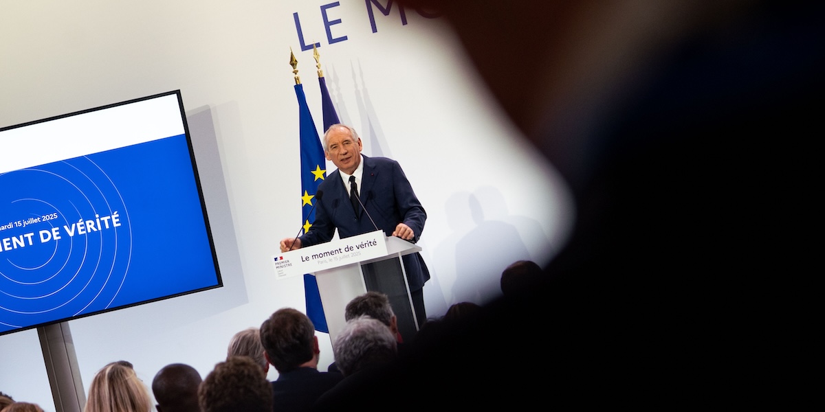 Il primo ministro francese ha proposto di abolire due giorni festivi