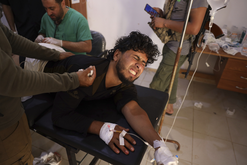 Un soldato siriano ferito negli scontri a Suweyda, 15 luglio 2025
