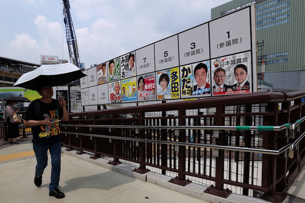Poster elettorali in Giappone