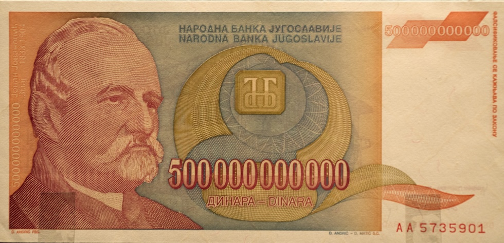 Una banconota da 500 miliardi di dinari