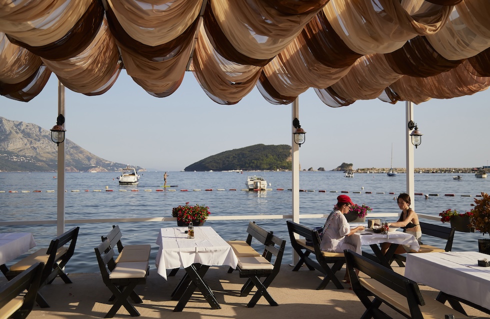 Alcune persone a Budva, in Montenegro