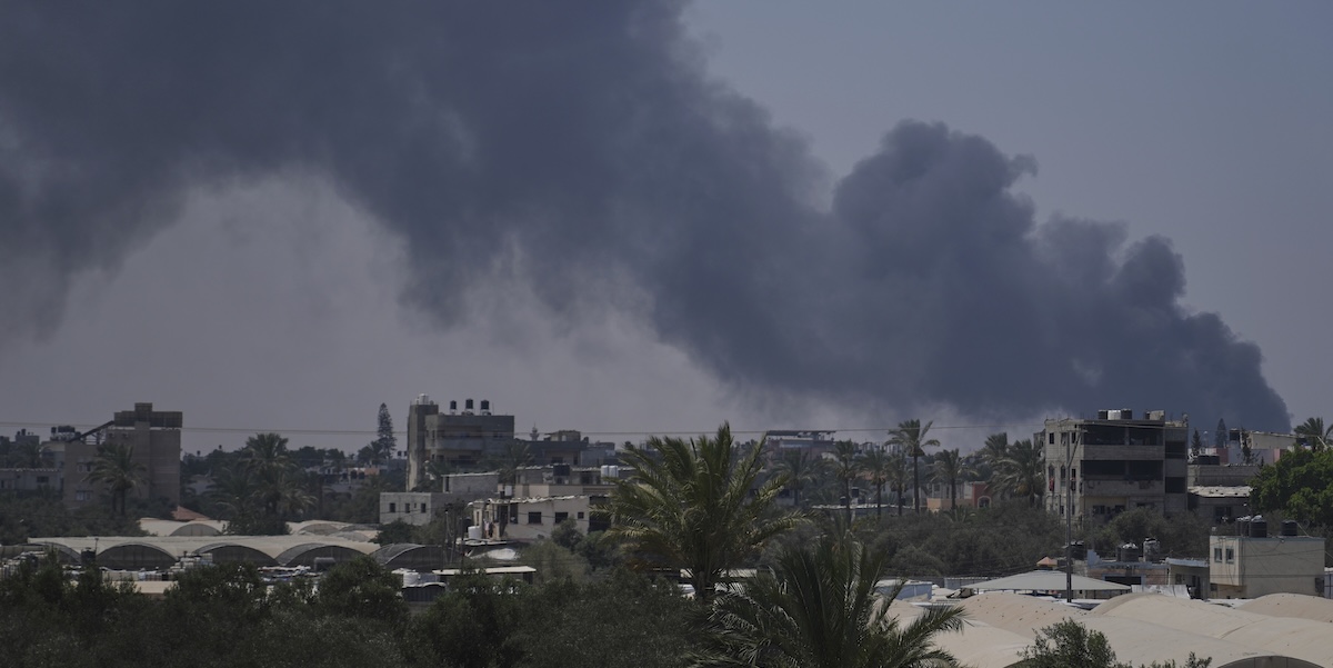Lunedì Israele ha attaccato anche alcuni edifici dell’OMS a Deir al Balah