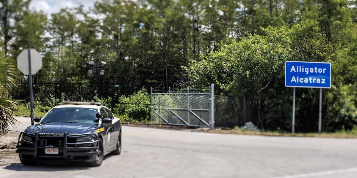 I due cittadini italiani detenuti ad “Alligator Alcatraz” sono stati trasferiti in un’altra struttura degli Stati Uniti