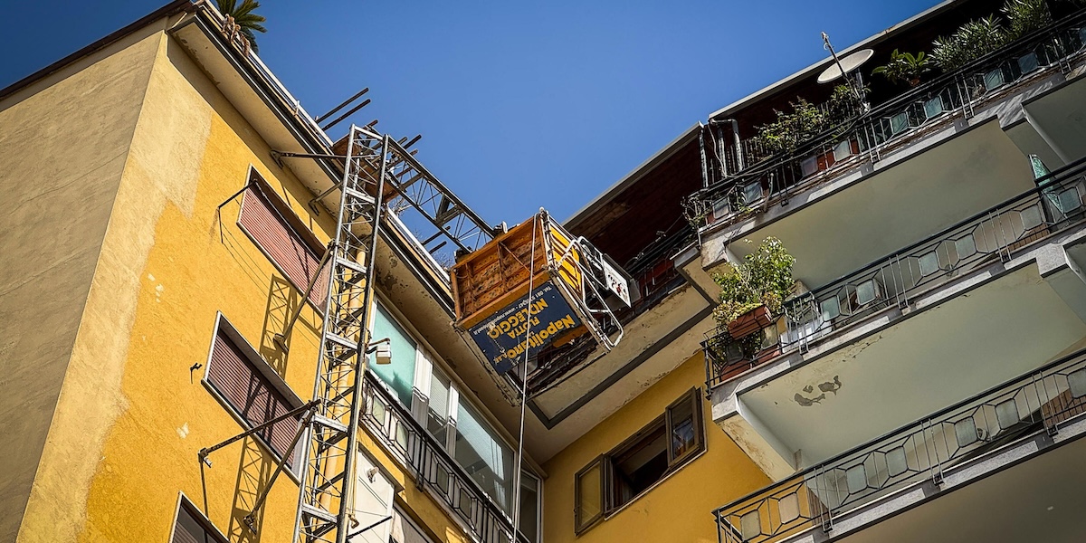 A Napoli tre operai sono morti a causa del cedimento di un montacarichi