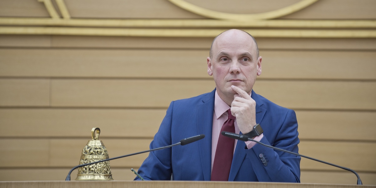 Il vicepresidente del parlamento di uno stato tedesco si è dimesso per aver disegnato una svastica sulla scheda di una votazione