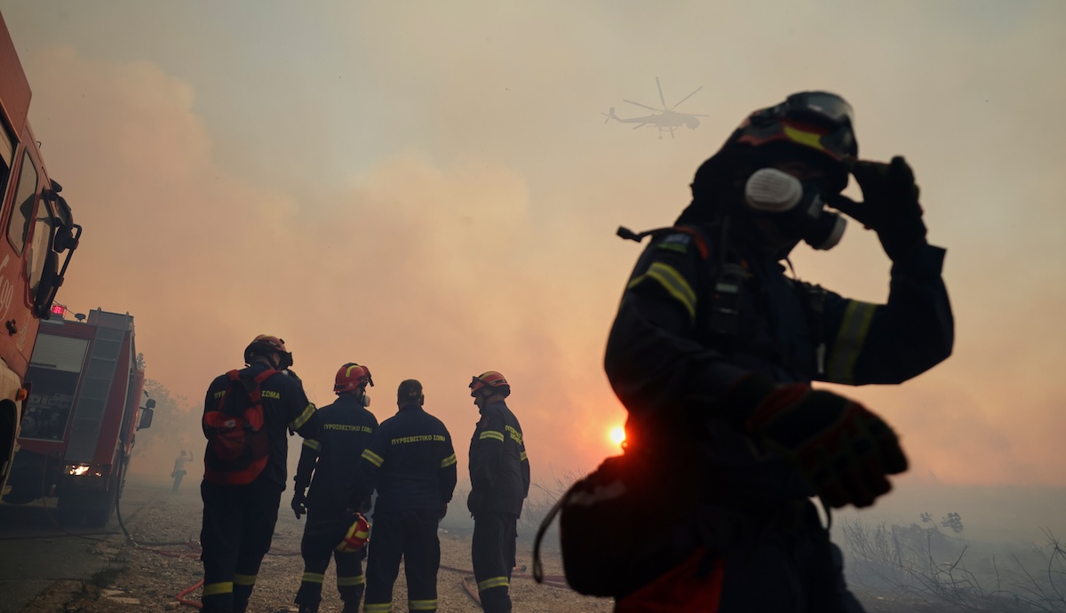 La Grecia ha chiesto aiuto all’Unione Europea per contenere cinque grandi incendi boschivi