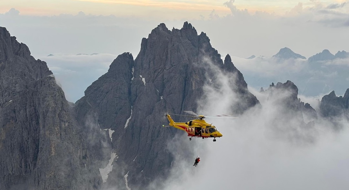 Operazione di recupero del Soccorso alpino intorno alla Cima dei Lastei sulle Dolomiti, 22 giugno 2025 (Soccorso alpino via ANSA)