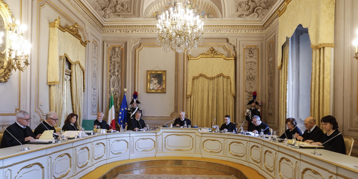 La Corte costituzionale ha dichiarato illegittimo il limite di 240mila euro all’anno per gli stipendi dei dirigenti pubblici