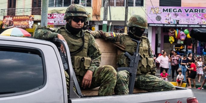 Un gruppo di uomini ha ucciso a colpi d’arma da fuoco 17 persone in un bar in Ecuador