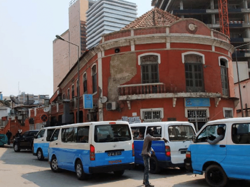 Foto d'archivio di alcuni candongueiros a Luanda