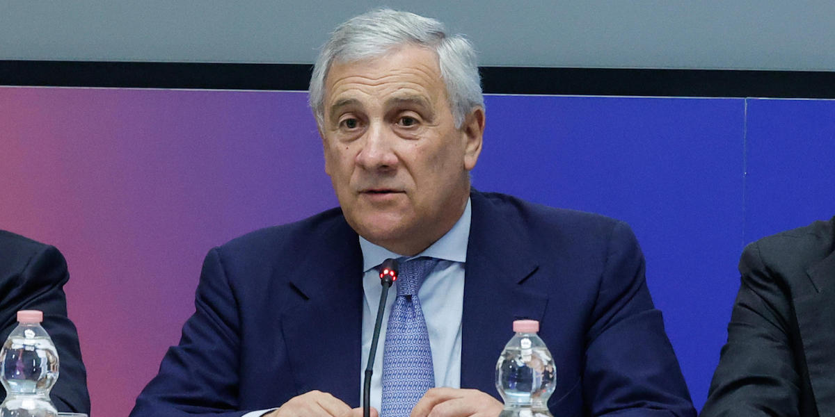 Antonio Tajani ha convocato l’ambasciatore russo in Italia per contestare l’inserimento suo, di Sergio Mattarella e Guido Crosetto in una lista di “russofobi”