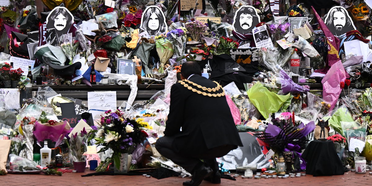 Le foto più belle del corteo funebre per Ozzy Osbourne