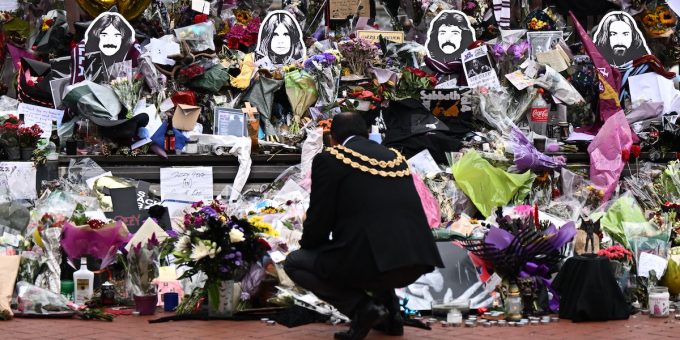Le foto più belle del corteo funebre per Ozzy Osbourne