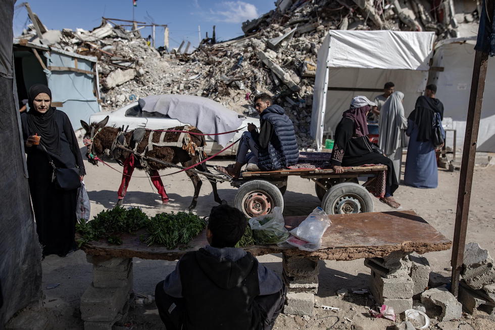 Un mercato a Jabalia, 27 aprile 2025 