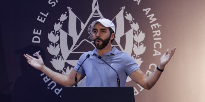 A El Salvador è stata approvata una legge che abolisce i limiti del mandato presidenziale