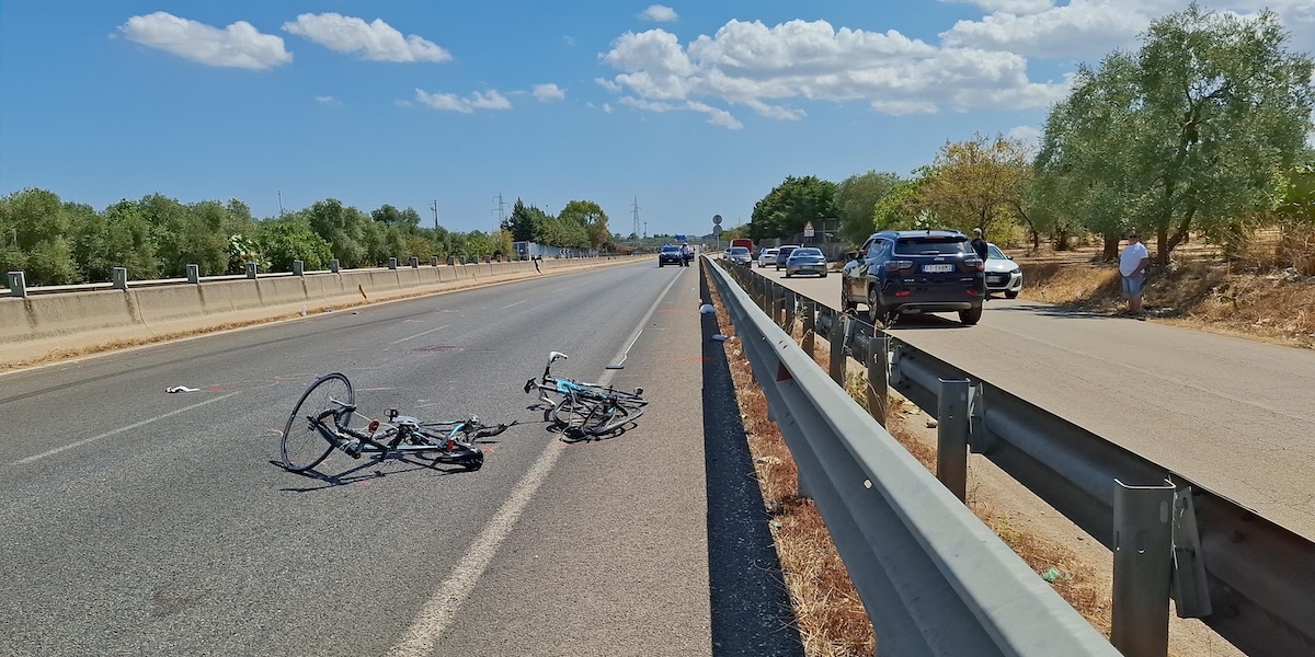 Tre ciclisti sono stati travolti e uccisi da un uomo alla guida della sua auto in provincia di Bari
